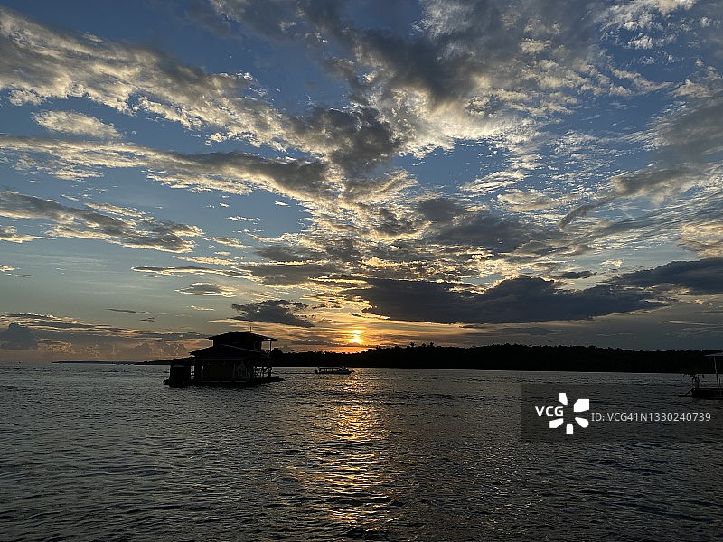 巴西马瑙斯内格罗河日落图片素材