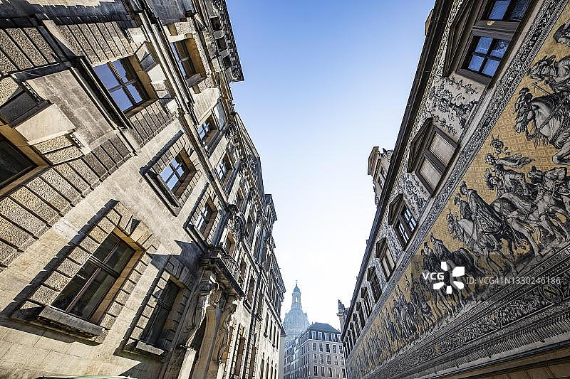 德国萨克森州德累斯顿奥古斯都大街，君主队列和圣母教堂图片素材