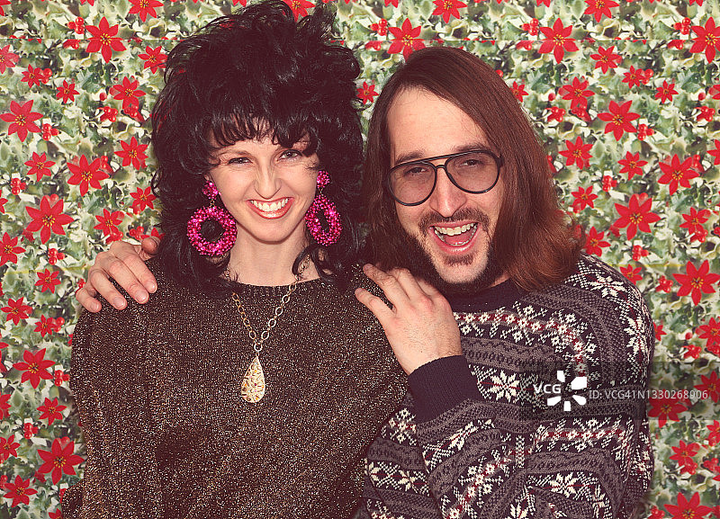 20世纪80年代的夫妇参加节日聚会图片素材