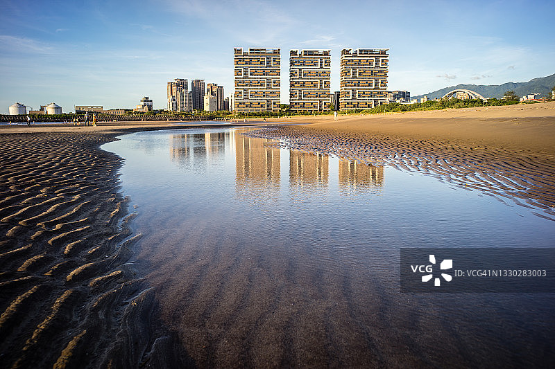 中国台湾北部海滩附近的三座建筑物图片素材