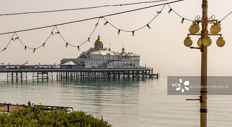 伊斯特本，萨塞克斯码头和灯光图片素材