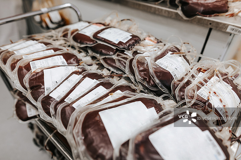 医院里等待输血的献血袋图片素材