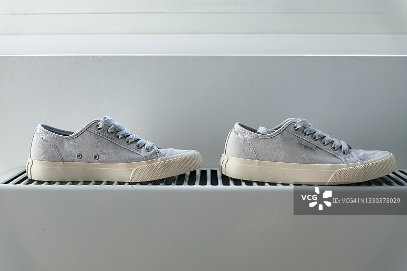 新款时尚女士运动鞋图片素材