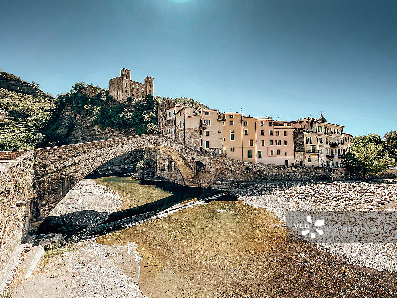 白天多尔切阿夸村庄图片素材