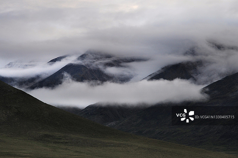 阿拉斯加北部阿提甘山口附近的群山图片素材