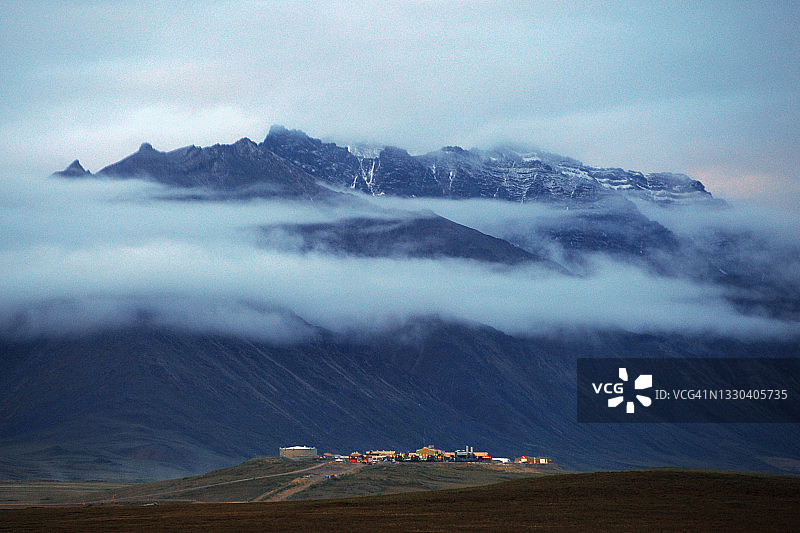 阿拉斯加布鲁克斯山脉和道尔顿公路沿线的偏远居民点图片素材