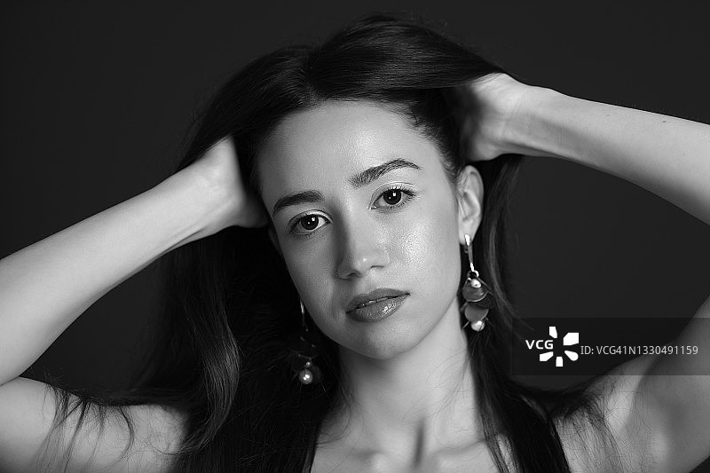 年轻漂亮女子肖像图片素材