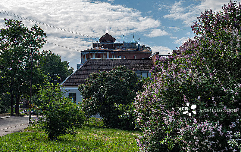 中世纪城市街道上的古老建筑图片素材