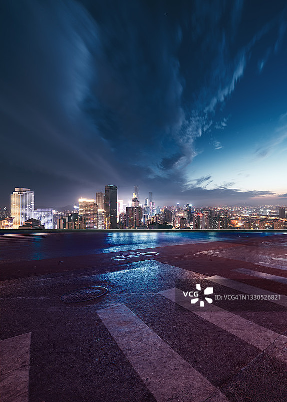 雨后城市夜景街道图片素材