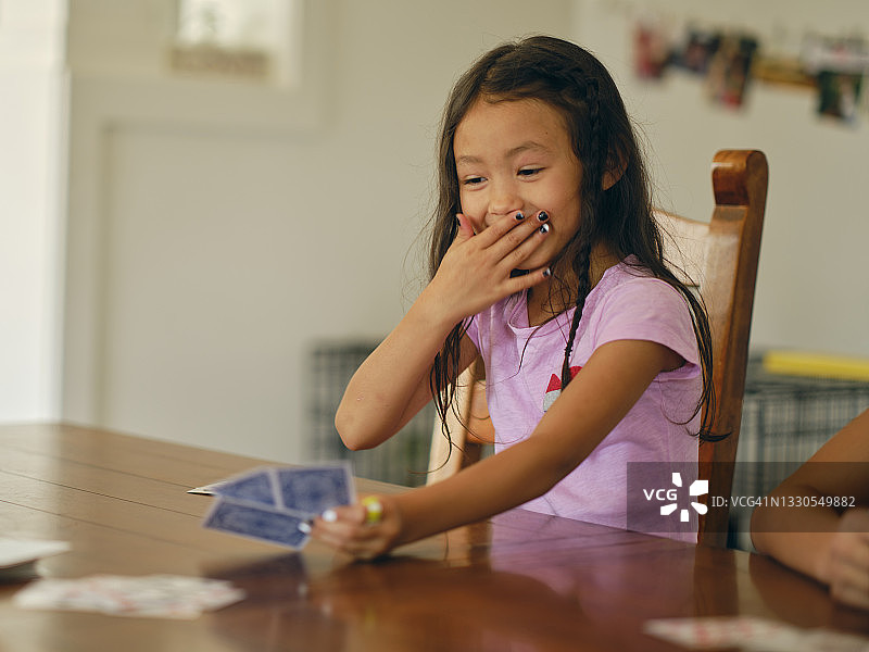 家庭享受游戏时光图片素材