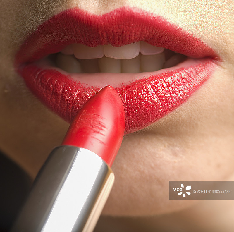 涂着口红的女人嘴唇图片素材