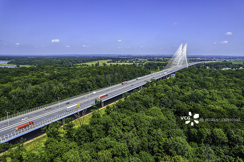 悬索桥公路（航拍）图片素材