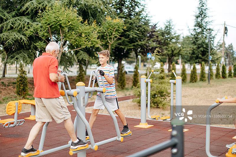 户外健身房图片素材