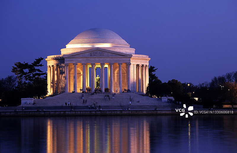 黄昏时的杰斐逊纪念堂-美国华盛顿特区图片素材