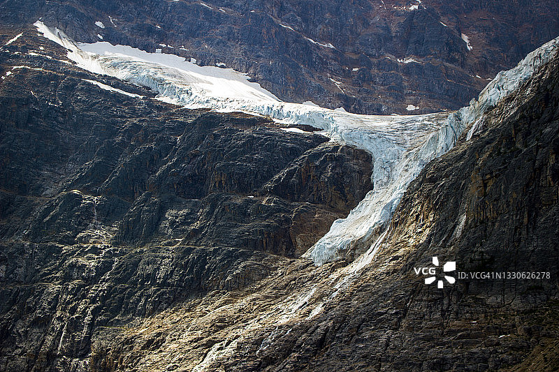 加拿大艾伯塔省贾斯珀国家公园伊迪丝·卡韦尔山地区的天使冰川图片素材