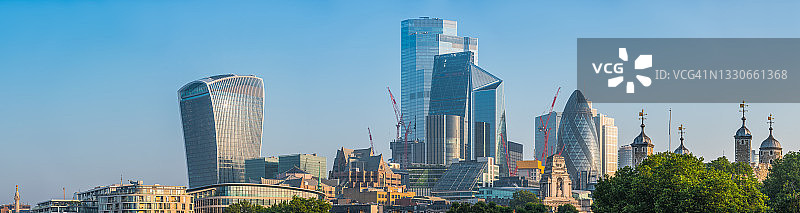 伦敦城市天际线塔楼日出全景，英国图片素材