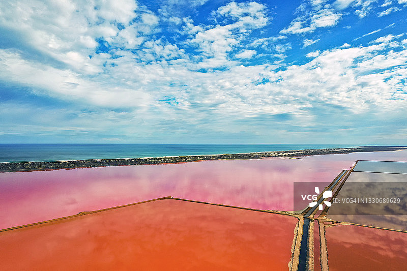 西澳大利亚赫特泻湖的彩色湖泊航拍图片素材