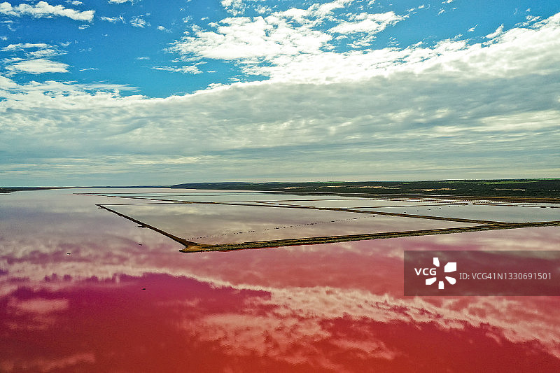 西澳大利亚赫特泻湖的彩色湖泊航拍图片素材