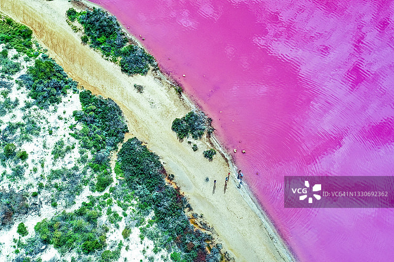 西澳大利亚赫特泻湖的彩色湖泊航拍图片素材