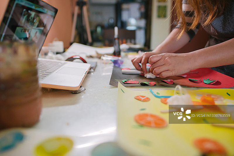 中国女教师在家上网课图片素材