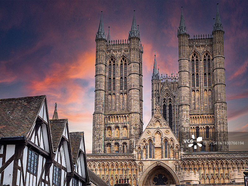 林肯大教堂，壮丽日落天空图片素材