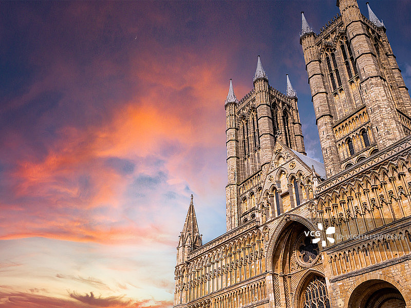 林肯大教堂，壮丽日落天空图片素材