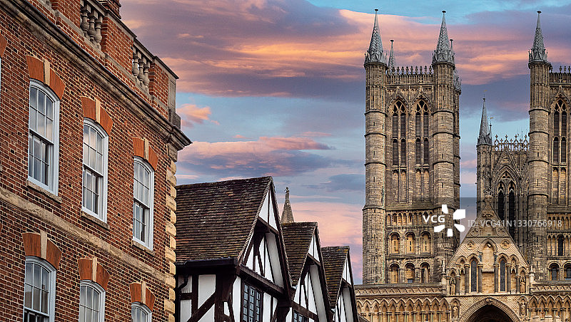 林肯大教堂，壮丽日落天空图片素材