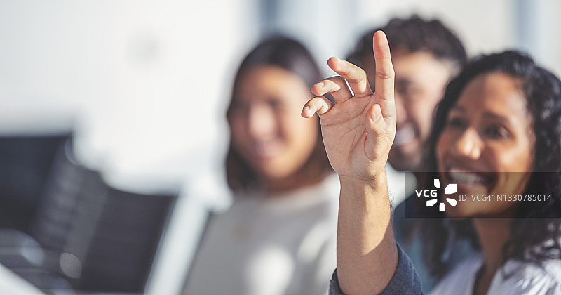 听演示报告的人群图片素材