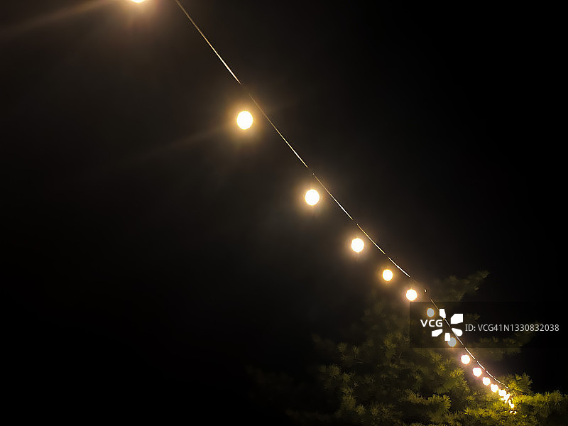 节日串灯（黑色夏日夜空背景）图片素材