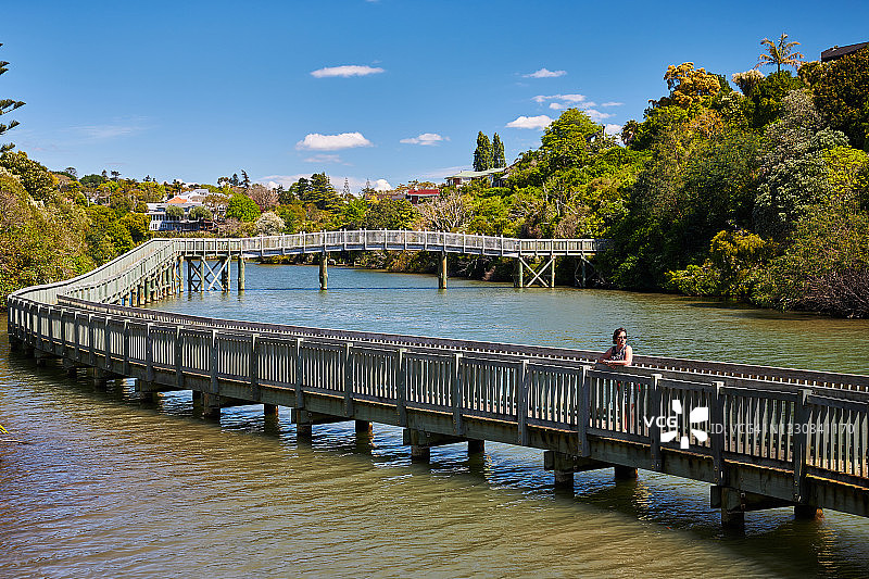 奥拉基盆地上方的走道图片素材