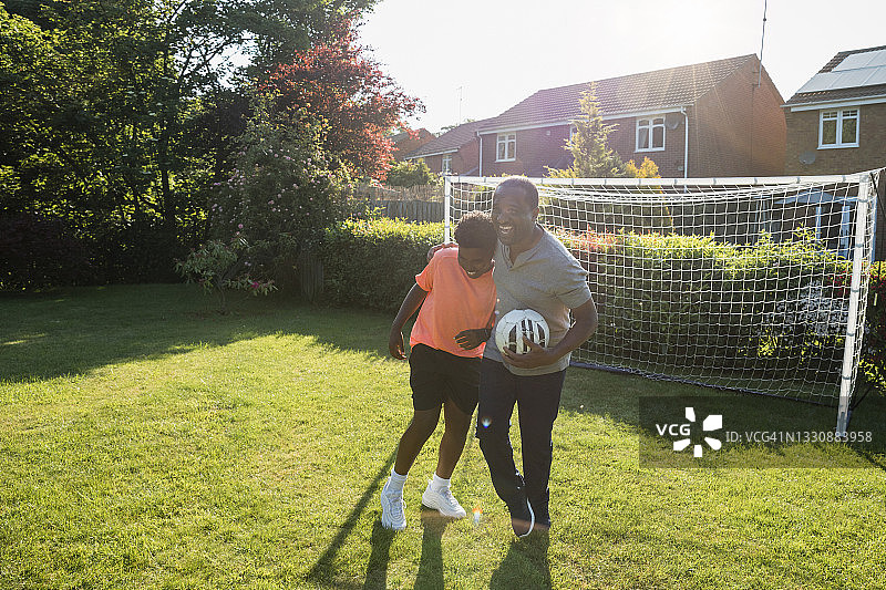 你足球踢得很棒！图片素材