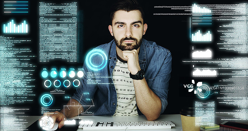 帅气年轻男程序员深夜办公室工作特写图片素材