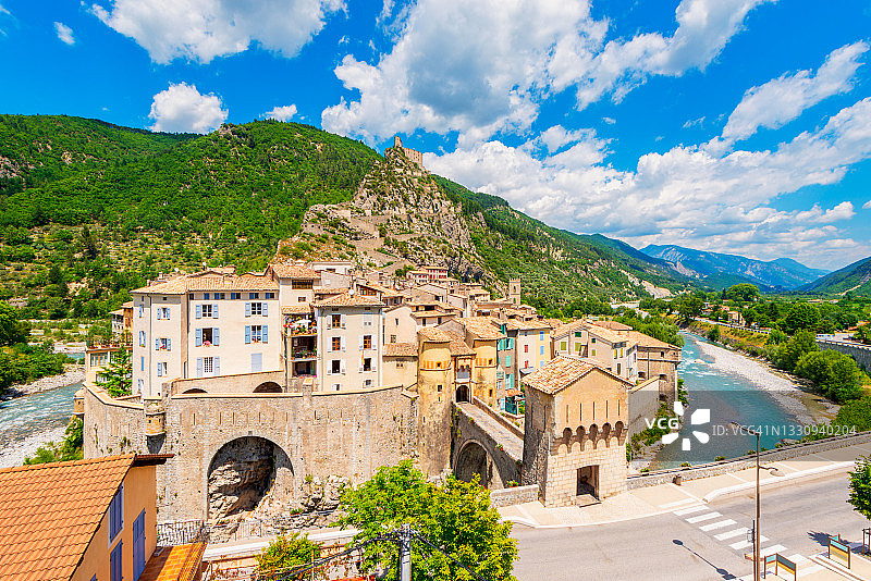 法国南部昂特勒沃老城与城堡图片素材