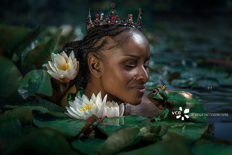 黑人公主与青蛙的童话故事图片素材