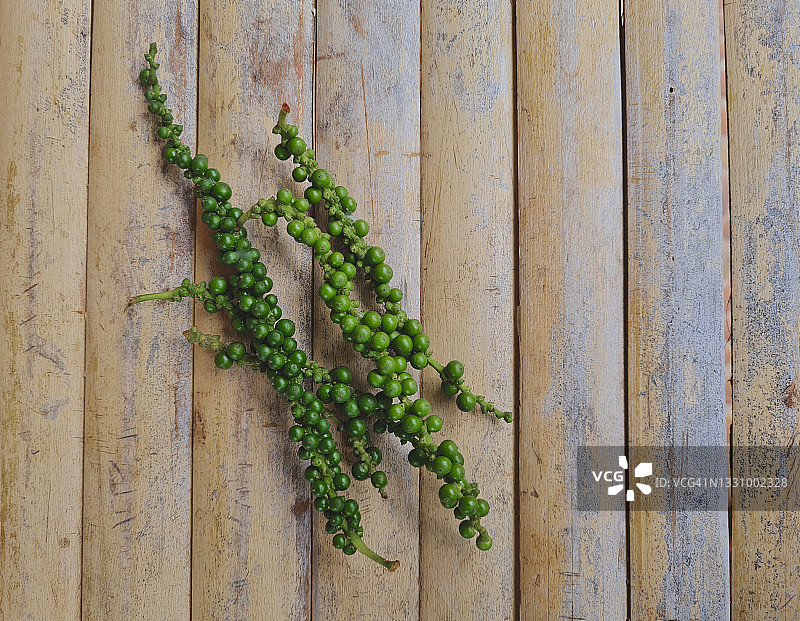 新鲜的绿色胡椒粒调味品图片素材