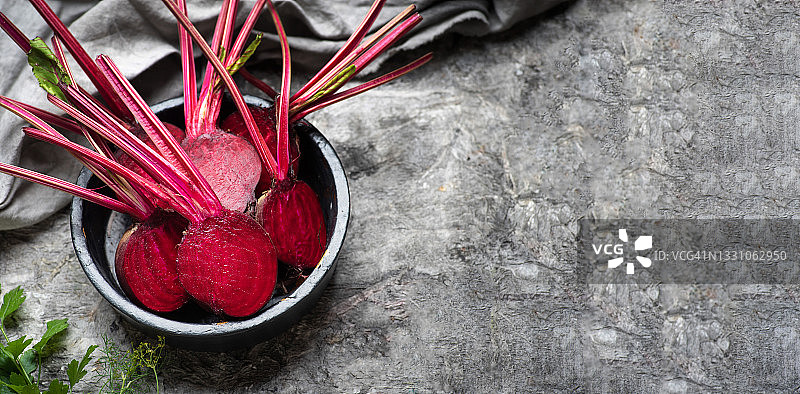 对半切开的普通甜菜根蔬菜健康植物图片素材