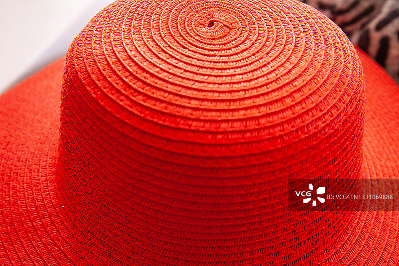 红色帽子细节图片素材