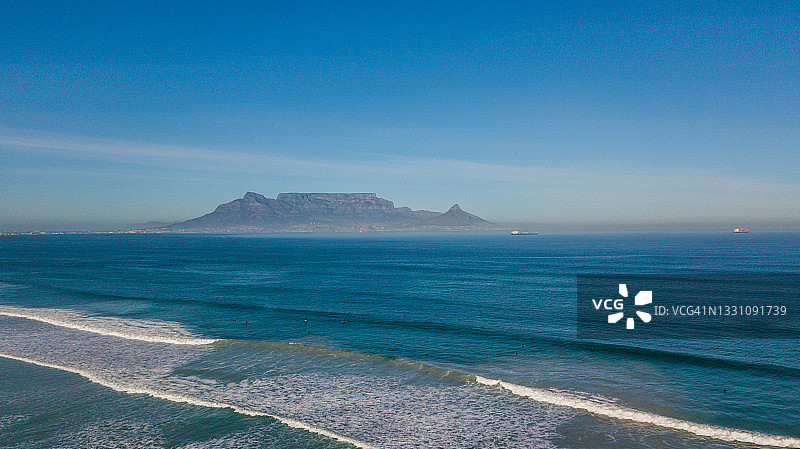 从布劳乌堡海岸隔桌湾眺望桌山图片素材