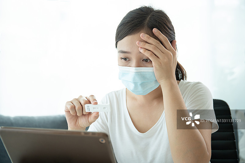 女人咨询医生图片素材