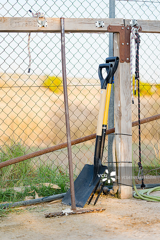 铲子和耙子，农具图片素材