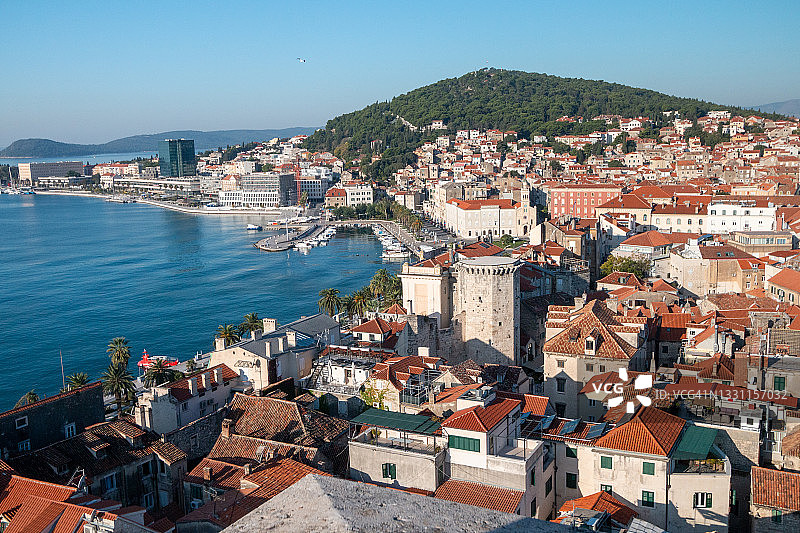 克罗地亚斯普利特里瓦长廊上的马里安山图片素材