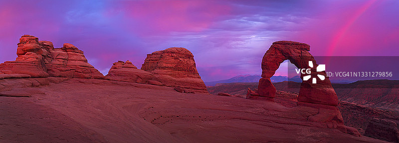 美国犹他州拱门国家公园内的精致拱门图片素材