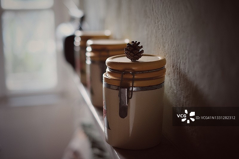 复古陶瓷罐图片素材