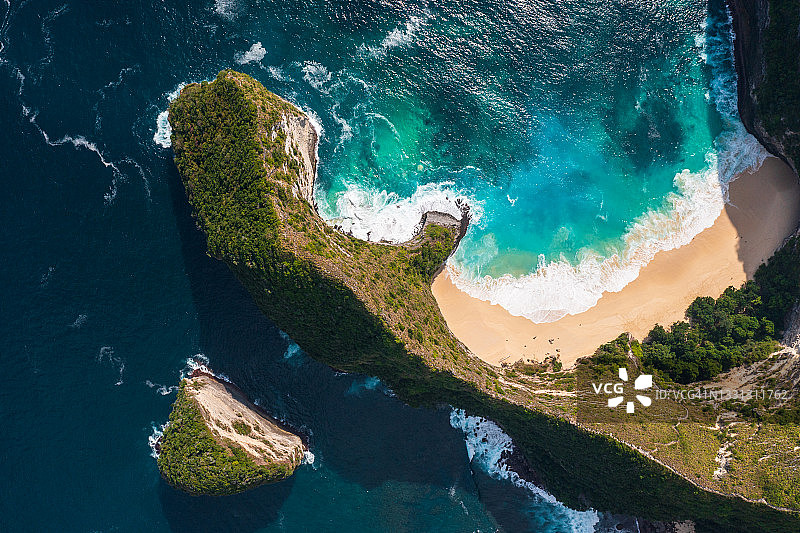 印度尼西亚巴厘岛努沙佩尼达岛的Kelingking海滩和海岸图片素材