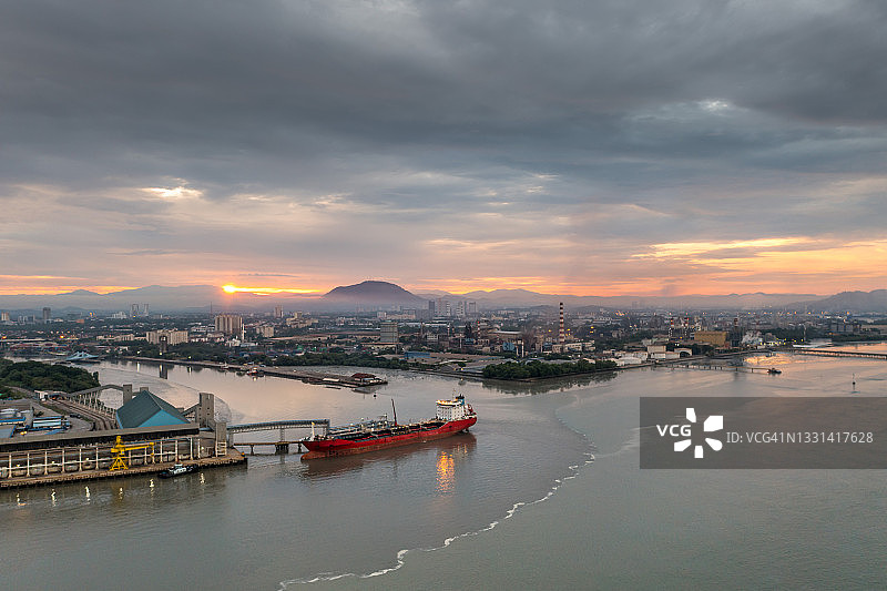 马来西亚槟城港日出鸟瞰图图片素材