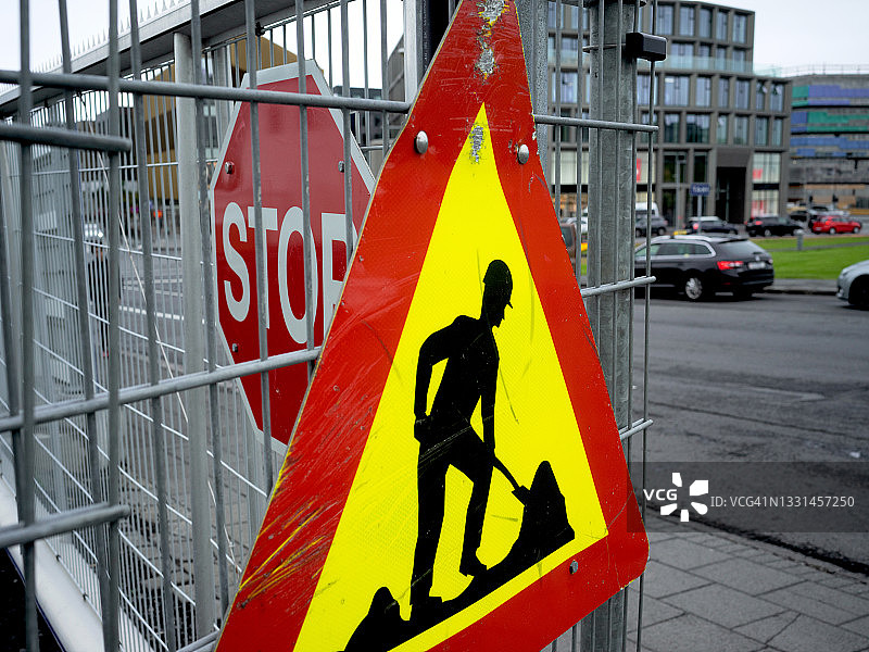 雷克雅未克市中心道路施工标志图片素材