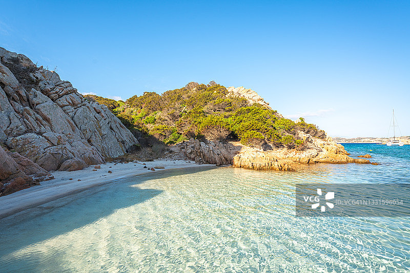 意大利撒丁岛卡普雷拉岛那波利塔纳海湾图片素材