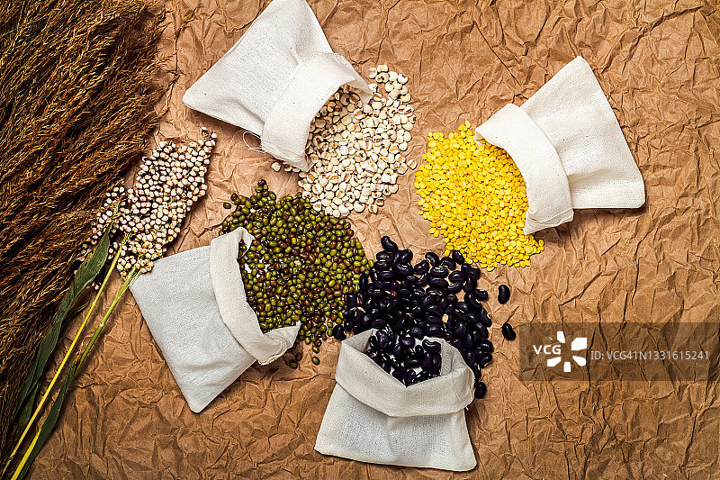 各种谷物种子和未经加工的有机全谷物图片素材