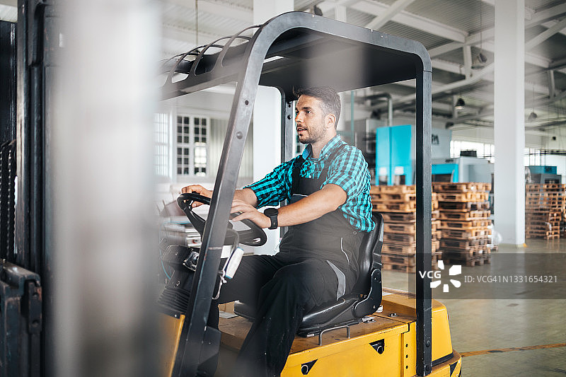 叉车司机图片素材