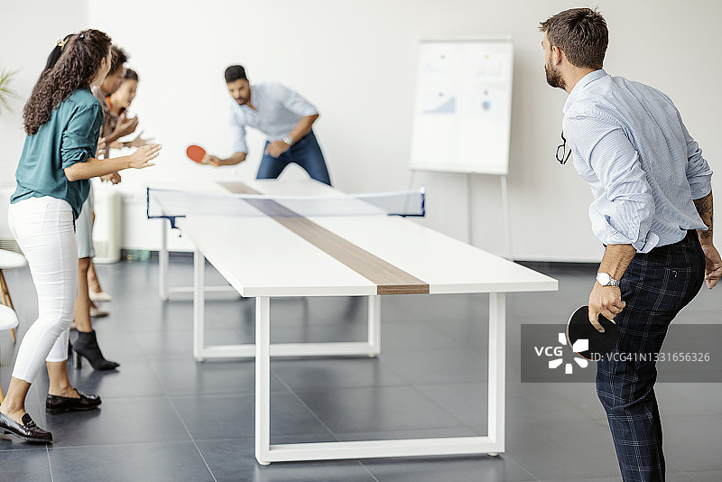 在办公室的乐趣时光图片素材